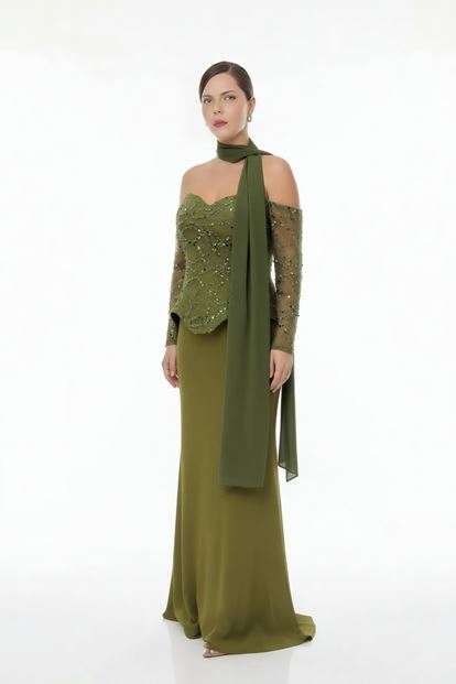 فستان سهرة كاكي بدون حمالات مزين بالترتر بمقاسات كبيرة